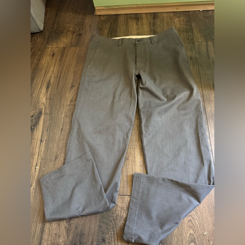 Haggar H26 Men’s Chino Pants – Size 34x30 Gray Straight Leg Sustainable Chinos